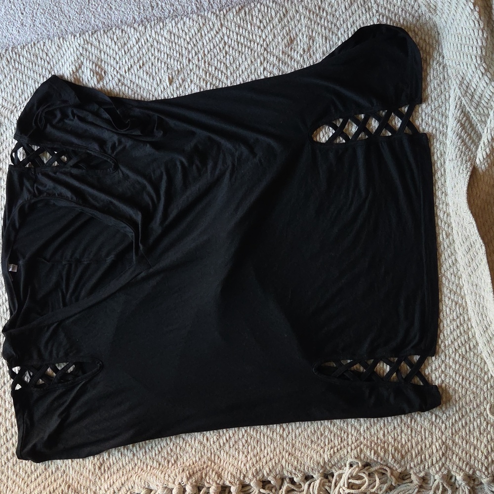 Black V-Neck Peekaboo Cris Cross Shoulder  Tshirt